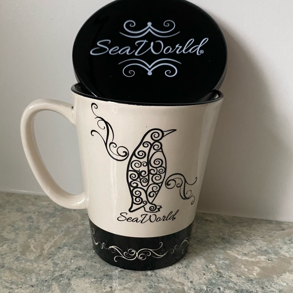 Vintage Seaworld TeaCup w /warmer lid